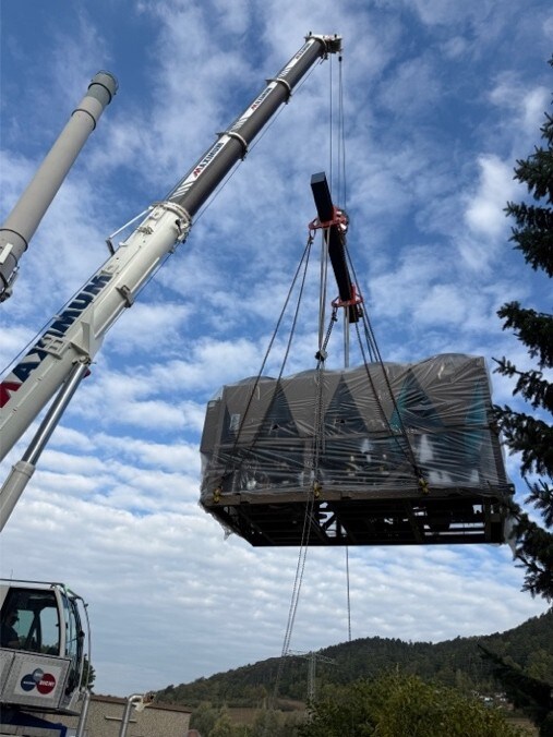 Transporting heat pump with crane